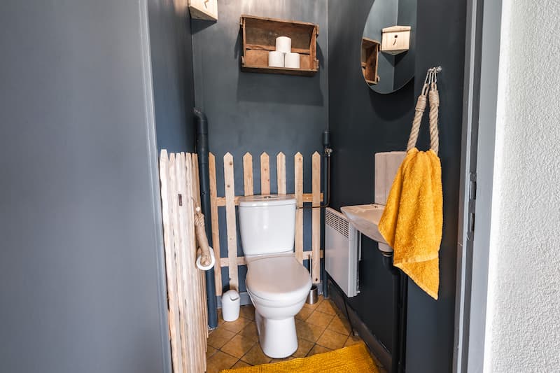 Chez-Maidala-Gite-Airbnb-Colmar-Alsace-Location-Vacances-Toilettes
